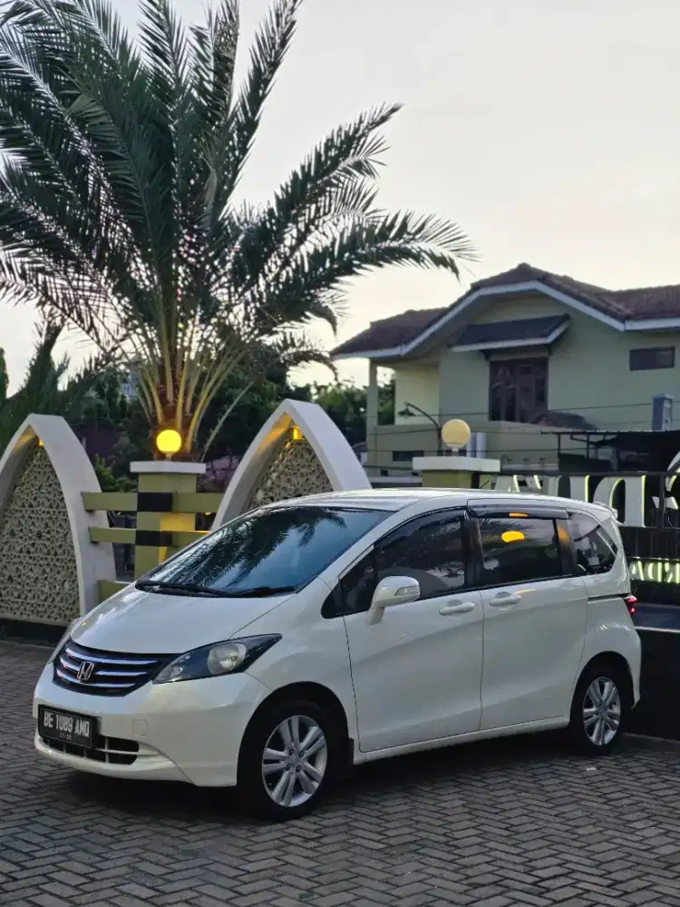 Dijual Honda Freed PSD 2011