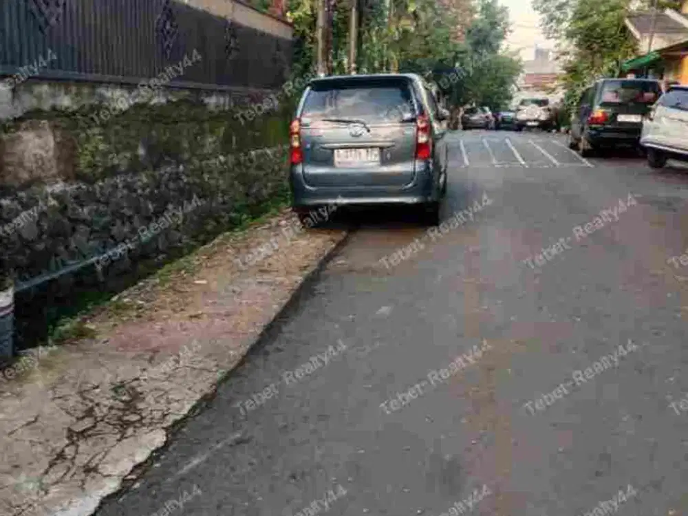 Rumah murah 2 lantai di Tebet Barat, Jalan 2 mobil