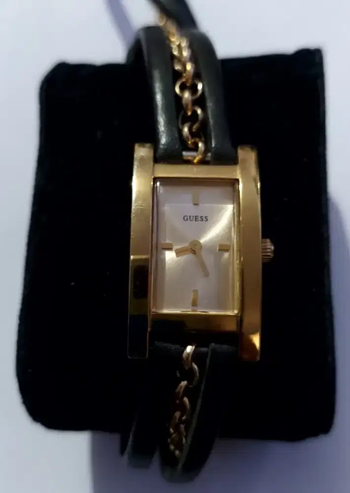 Jam tangan Guess
