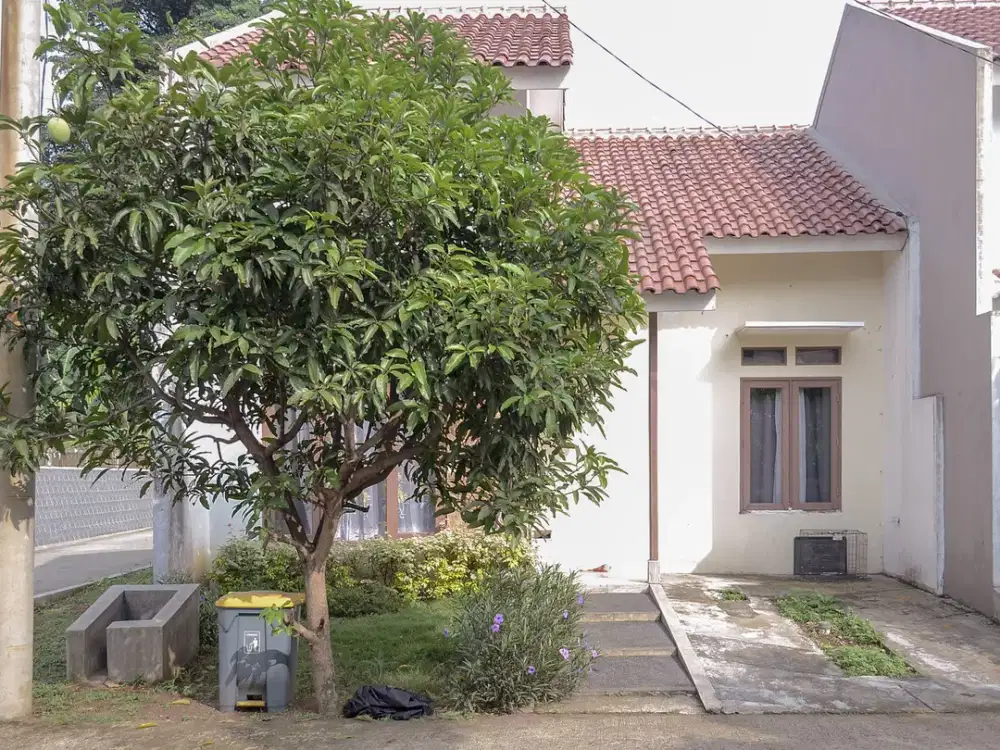 Rumah Hook Asri 9 Mnt ke Stasiun Cilebut 1 Lantai Hadap Timur J-24200