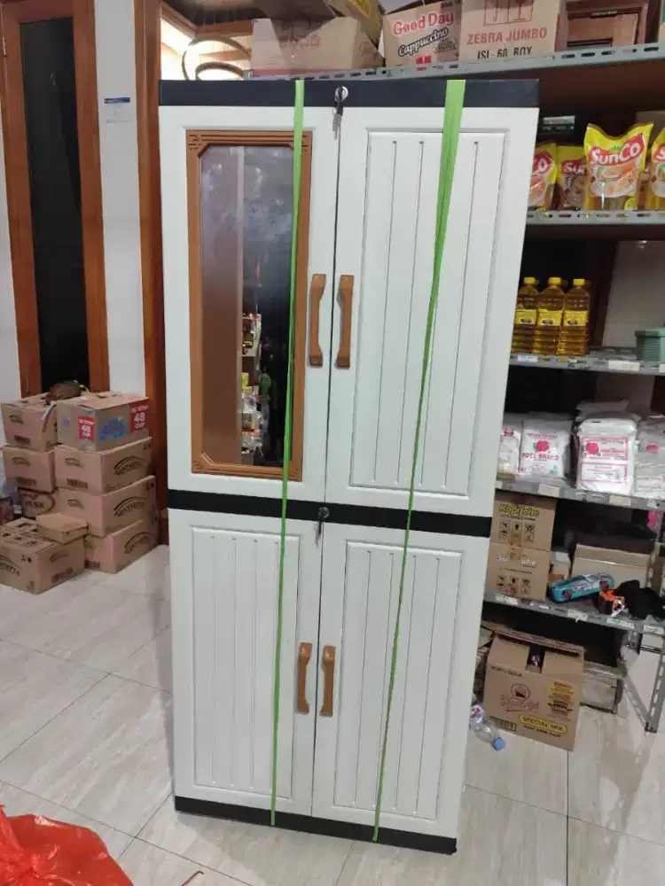 Lemari plastik susun