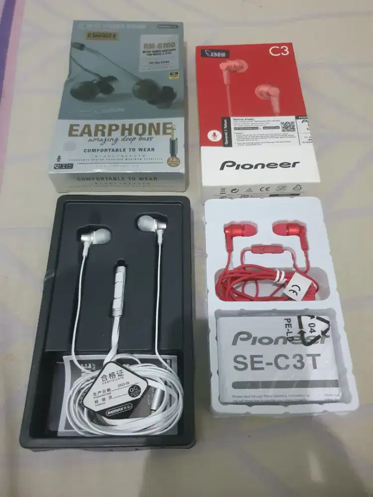 JUAL 2 HEDSET BARU GAK KEPAKE