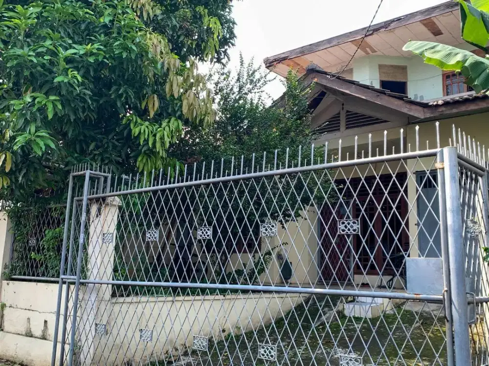 Rumah Asri 2 Lantai 5 Menit ke Terminal Cibinong 5 KT Siap KPR J-23884