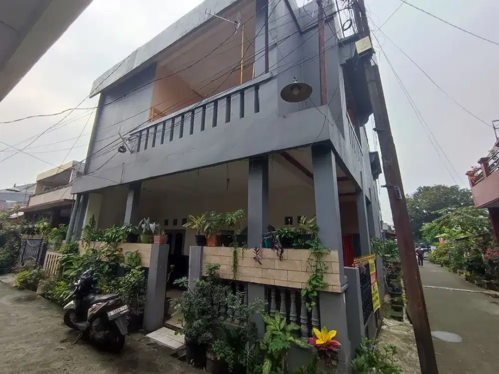 Rumah 6 Kamar Tidur Hadap Selatan 5 Menit ke Pesona Square J-34399