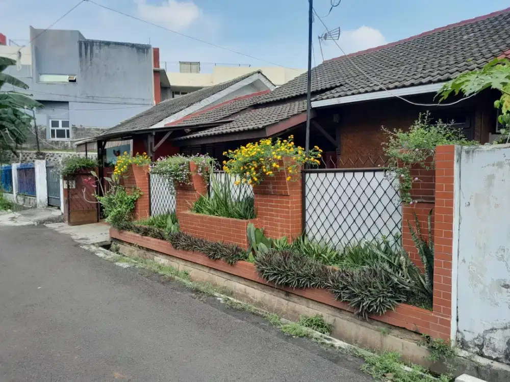 Rumah Luas 4 KT 10 Menit ke Stasiun LRT Harjamukti Hadap Timur J-25943