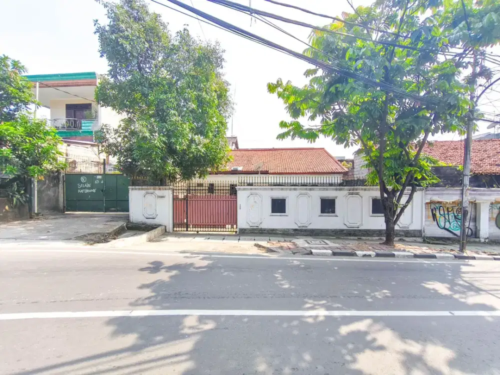 Rumah Tanah Luas 15 Menit ke Puri Indah Mall LT 318 Siap Huni J-28424