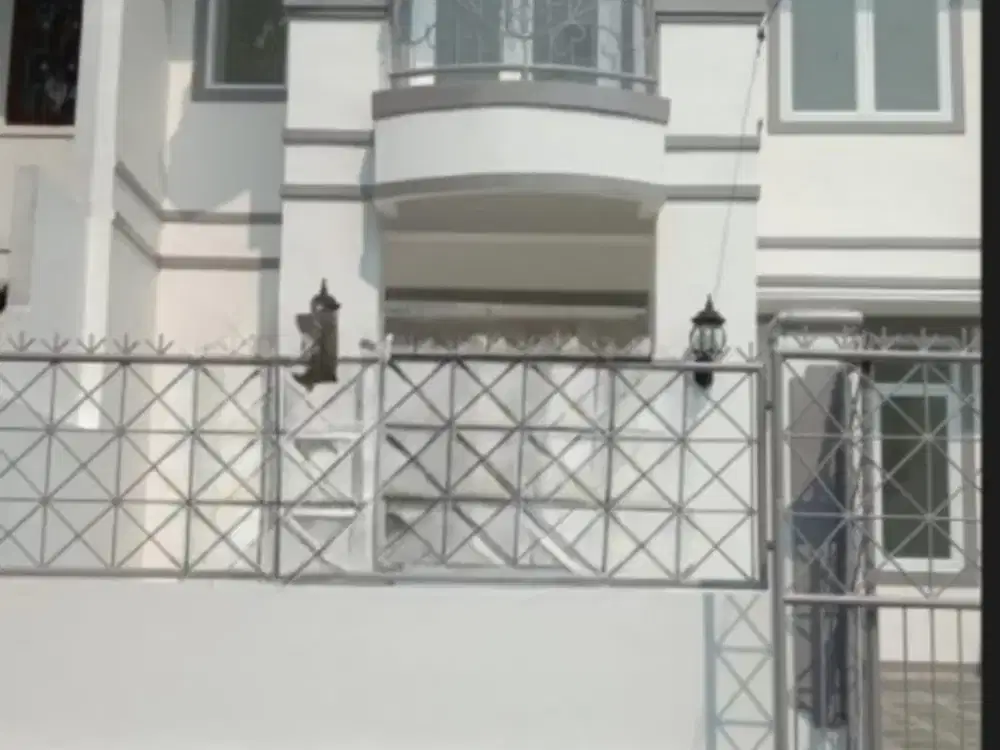 Dijual rumah mewah 2 lantai di perumahan ± 300 meter dari Sta.Citayam