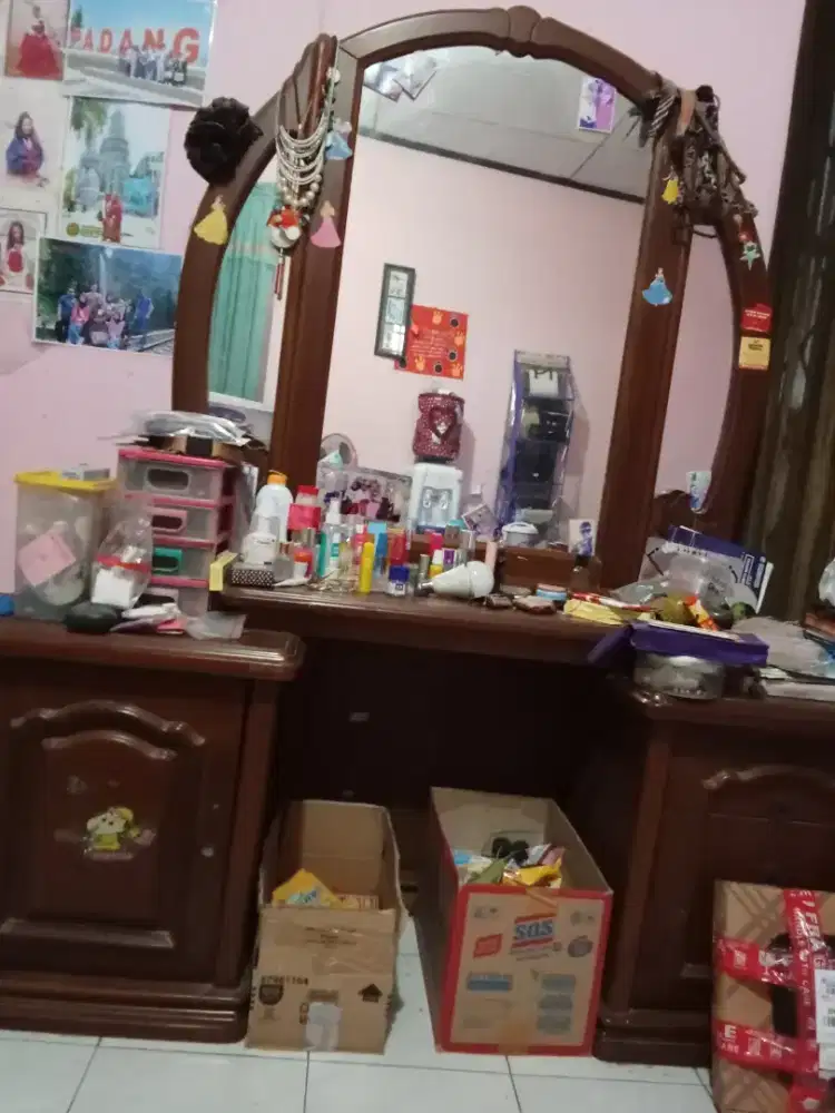 Meja hias tolet kayu beserta kursinya