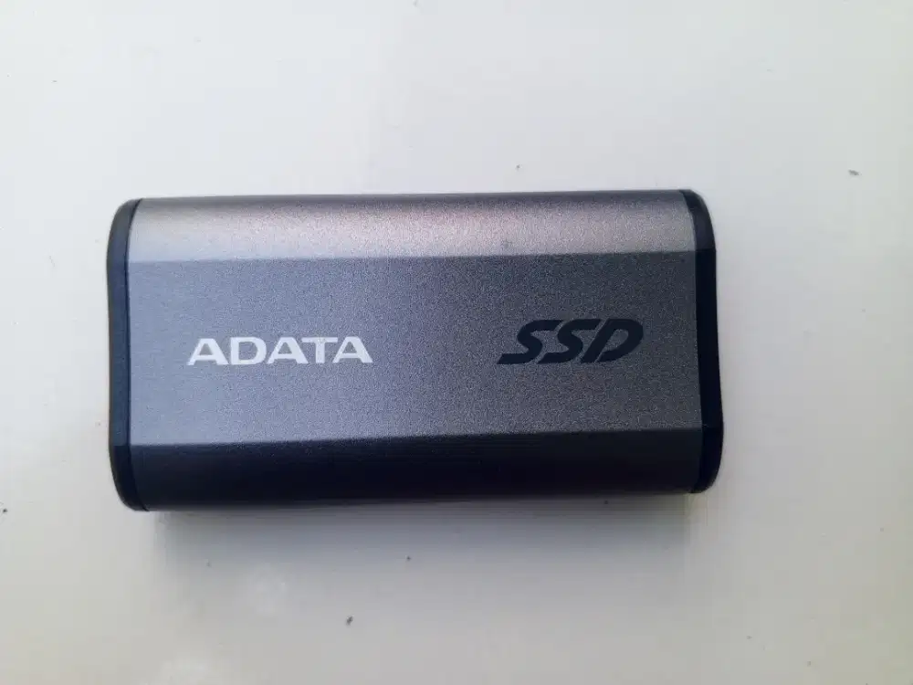 SSD EKSTERNAL MEREK ADATA
