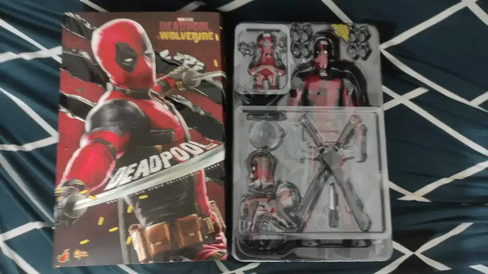 HOT TOYS 1/6
Deadpool Wolverine