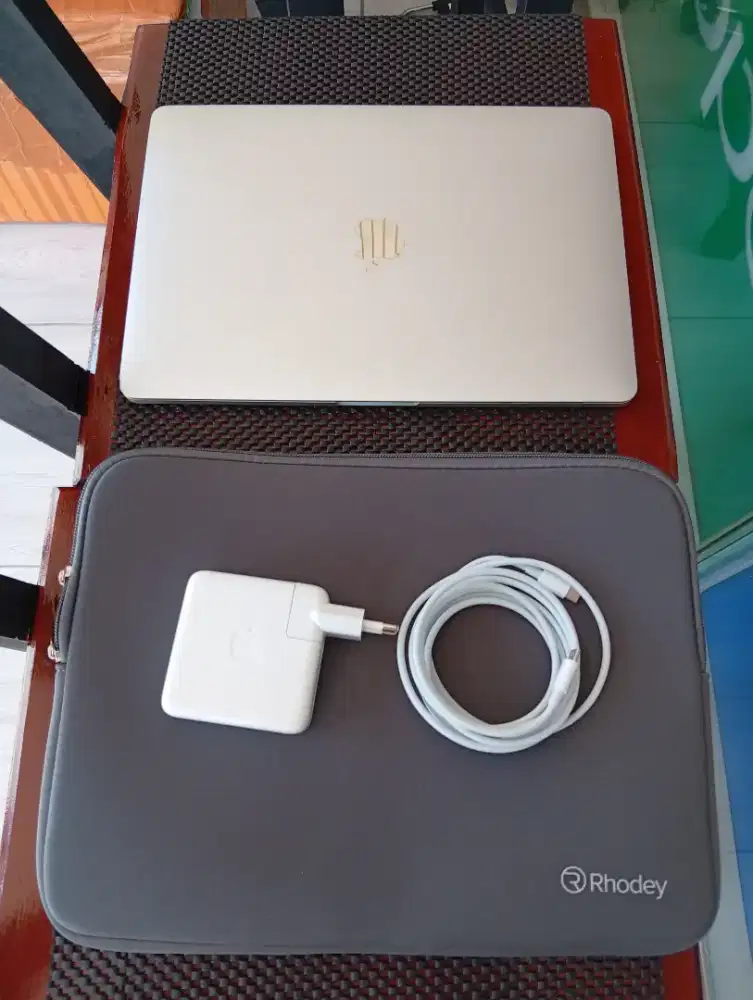 MacBook Pro Core i5 16/512GB iBox