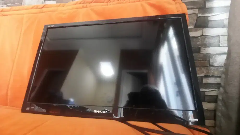 DIJUAL SHARP AQUOS 24INCH