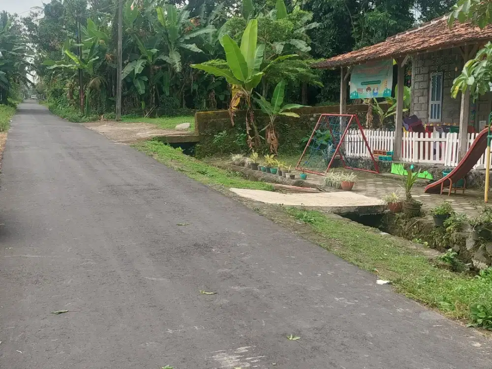 Gentan Kaliurang, Tanah Sleman, dekat SPBU Kaliurang UII