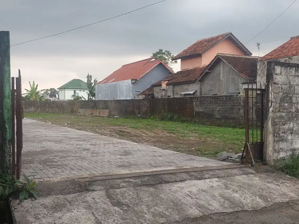 Jalan Damai, Tanah Sleman Jogja, Dekat UGM