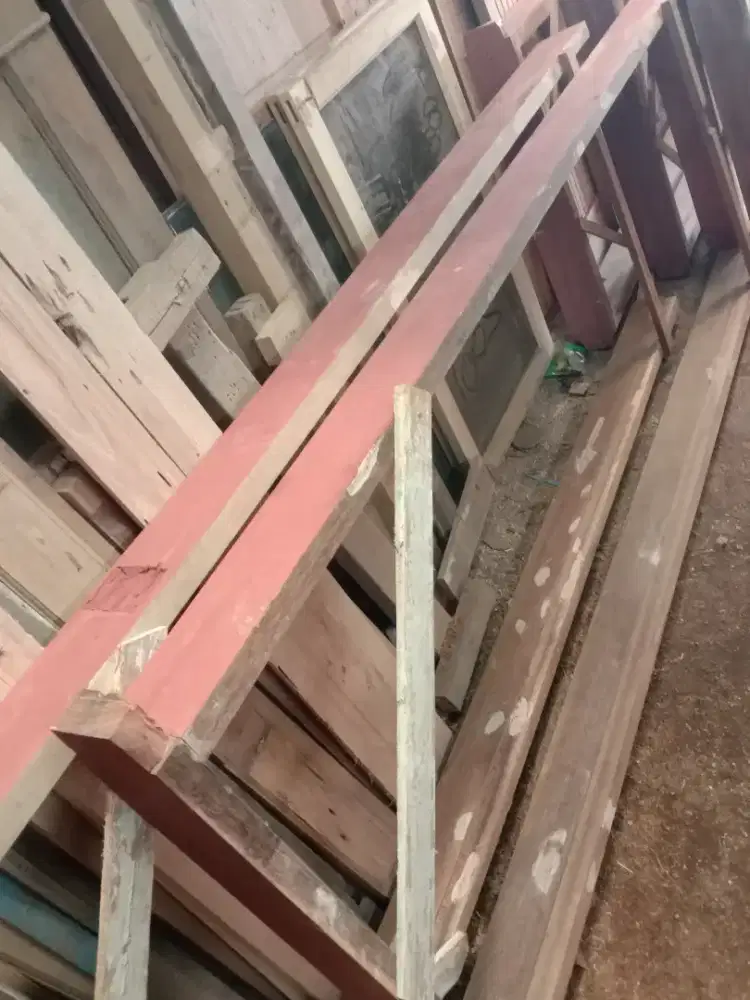 Kusen pintu nya ready dari kayu bekas Meranti oven berkualitas