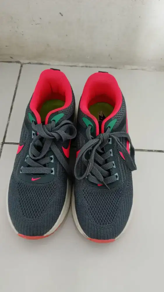Sepatu Nike wanita