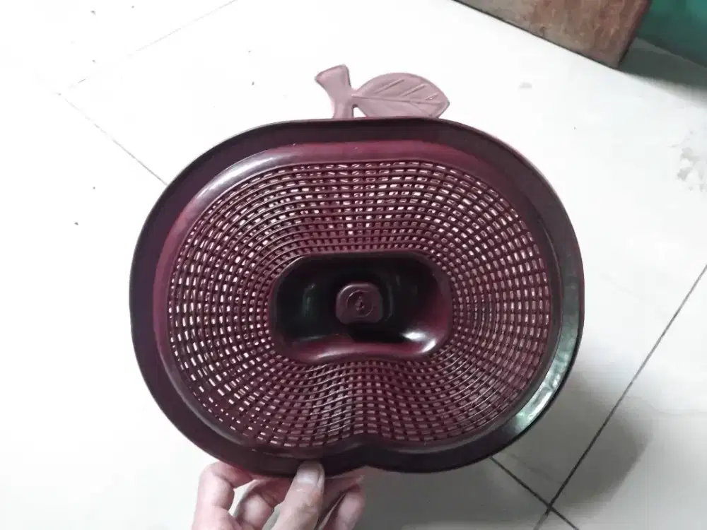 Keranjak besek bentuk apel