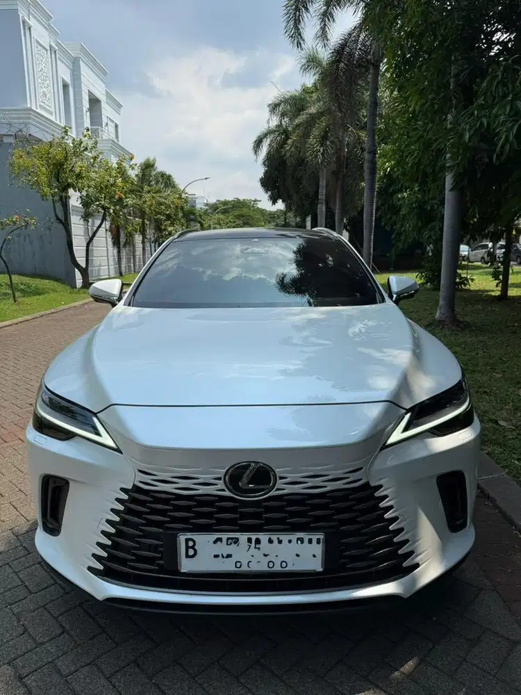 Lexus RX350H Luxury nik 2025