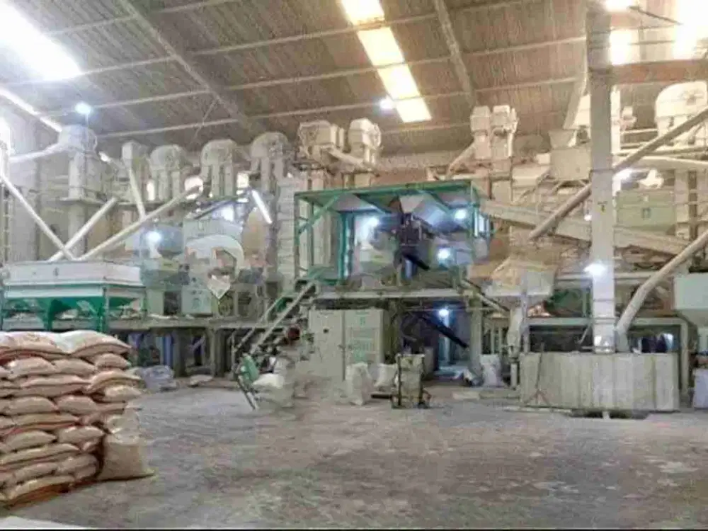 Pabrik Beras di Lamongan Jawa Timur.