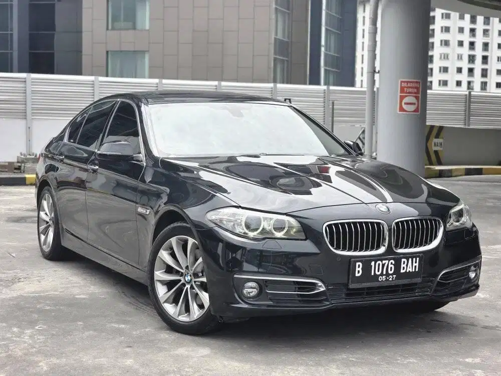 BMW 530i hitam 2016