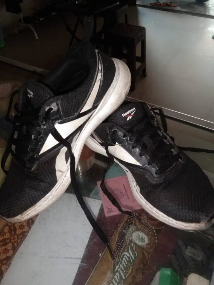 DIJUAL Sepatu Lari merk Reebok uk.39