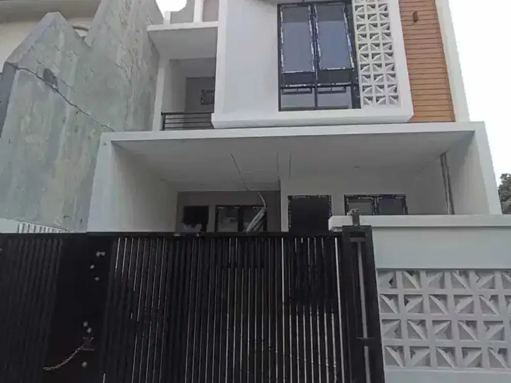 Rumah BARU 3 lantai Kekinian Siap Huni Di Komplek Pondok Bambu