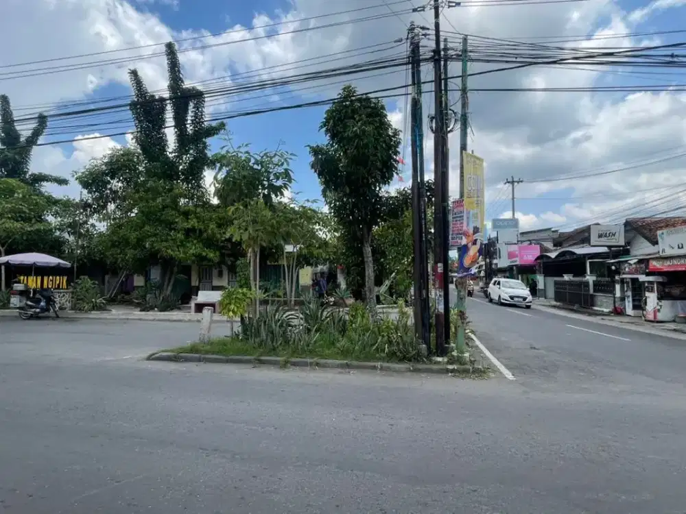 Barat Pasar Ngipik, Tanah Pinggir Jalan Raya Dekat Ringroad