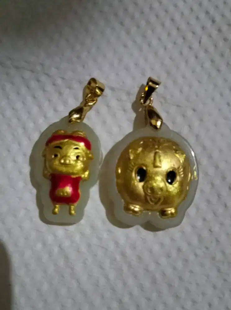 Liontin lapis emas 24 karat