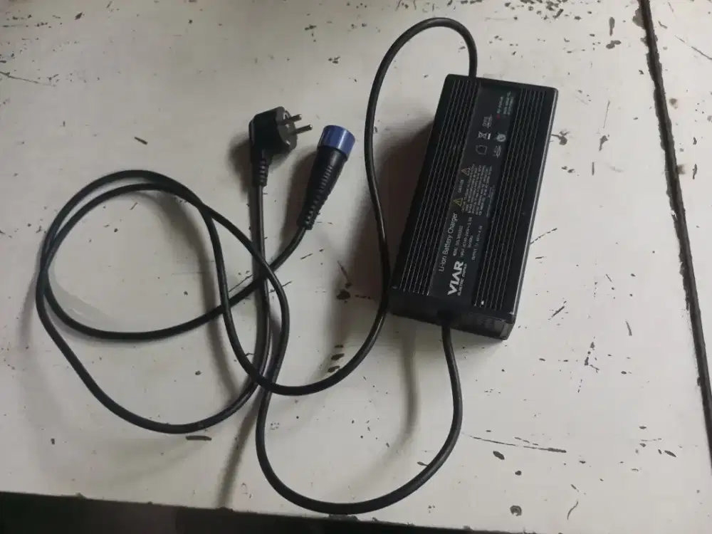 Charger battre motor listrik q1