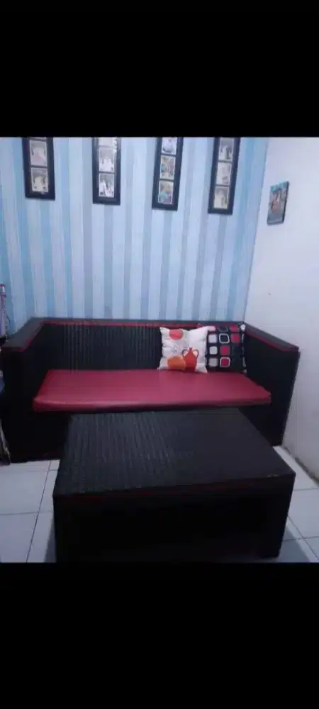sofa rotan sintetis + meja msh mulus