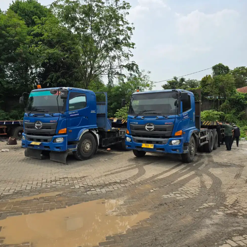 Sewa truk trailer harian atau bulanan