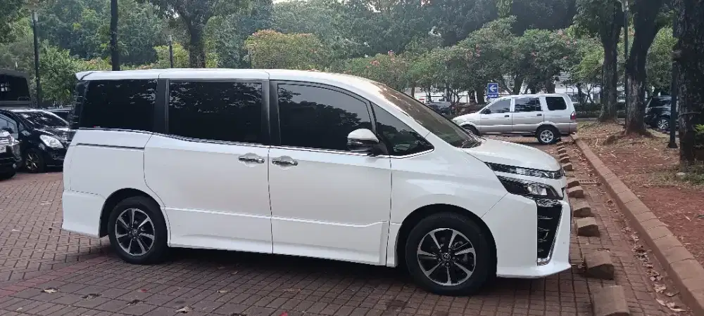 Toyota Voxy 2.0