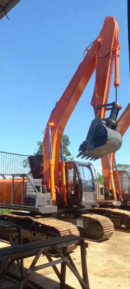 Excavator ZX210F-5G th 2018 harga 650jt NEGO!!!
