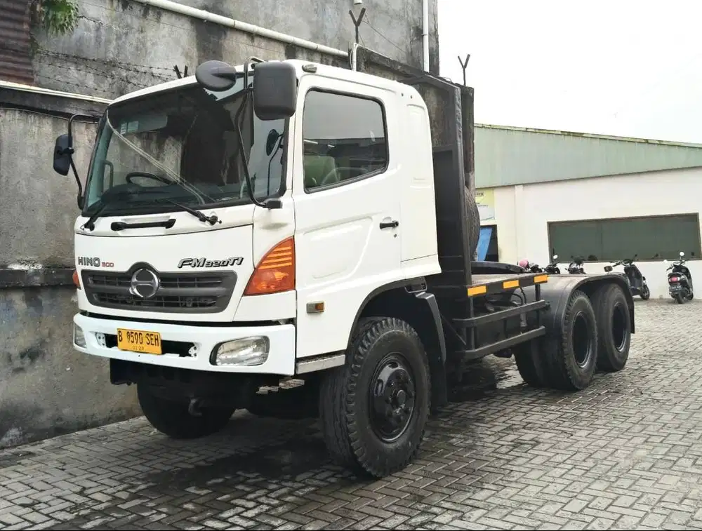 MURAH Hino tronton tracktor head 6x4 FM 320 P Lohan kepala trailer
