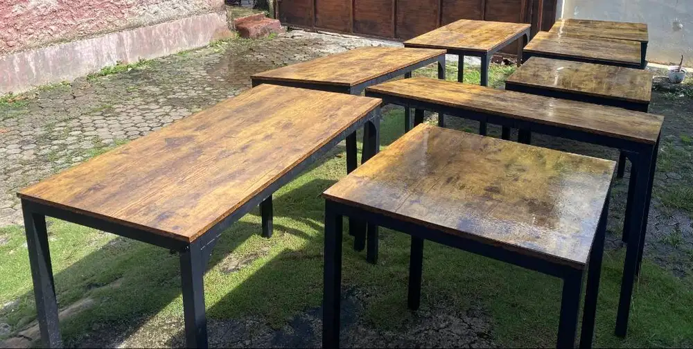 1 Set Meja Cafe and Resto