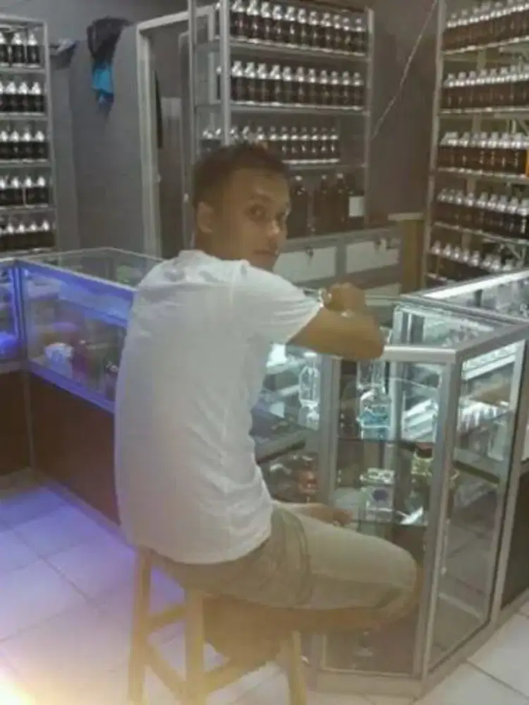 Etalase/ lemari dagang /etalase aluminium