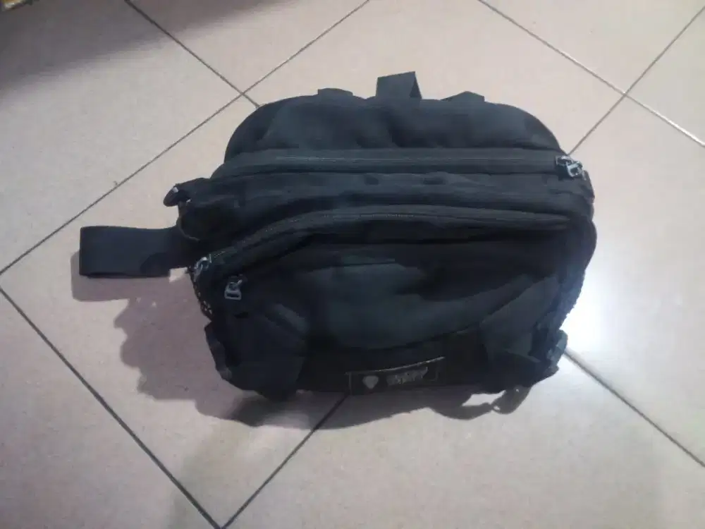 Tas slempang muatan banyak