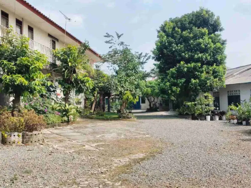 Hotel 2 Lantai di Jalan Raya Gadog Bogor