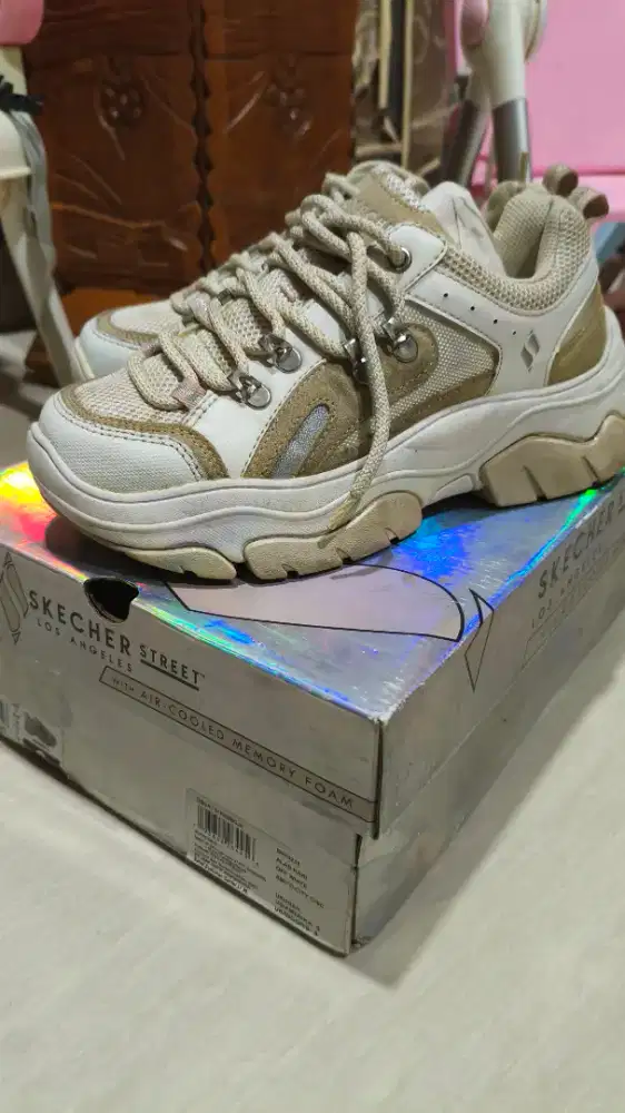 Sepatu Skechers wanita