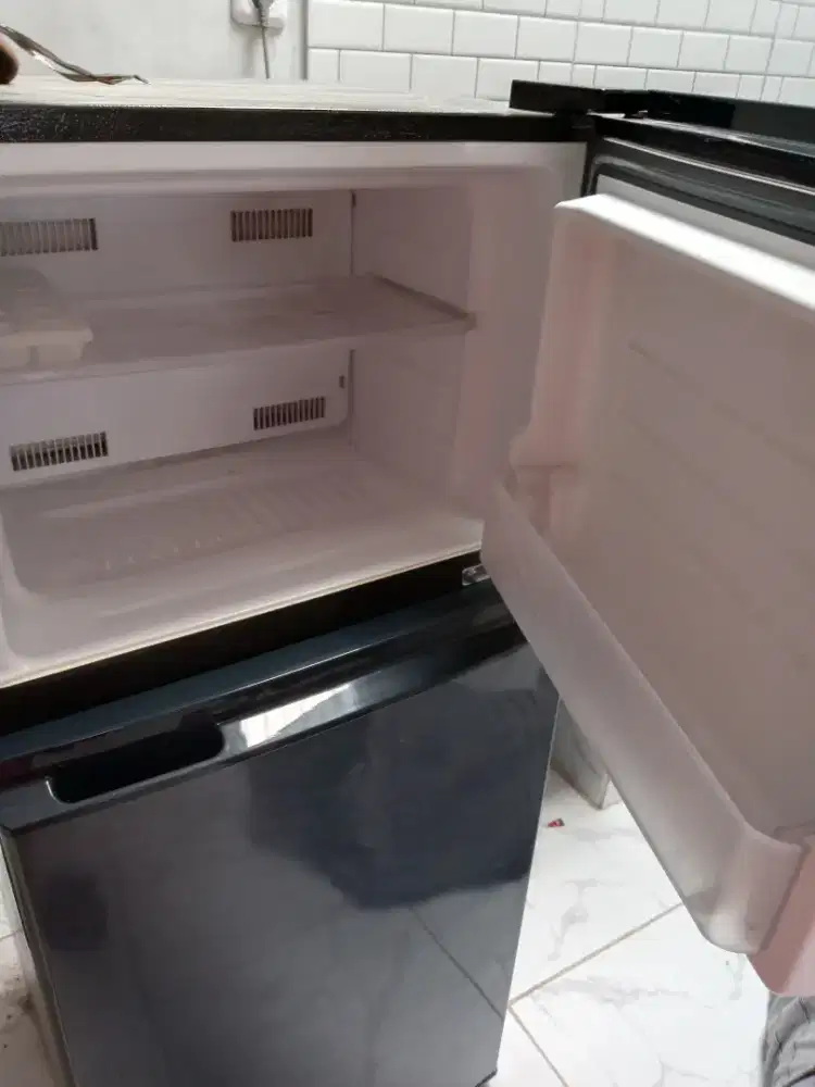 Kulkas sharp 2 pintu tidak pernah rusak