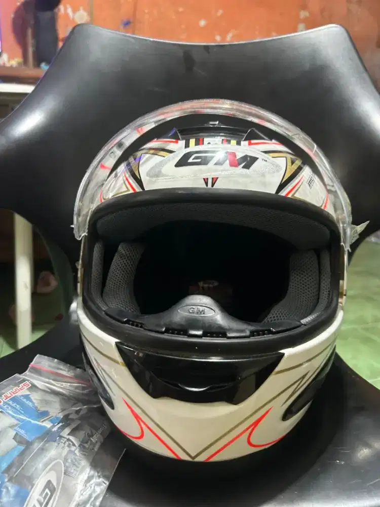 Helm baru merk gm