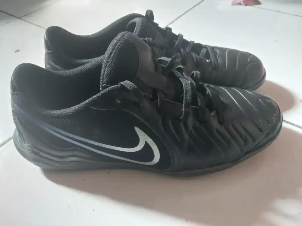 Sepatu futsal ori