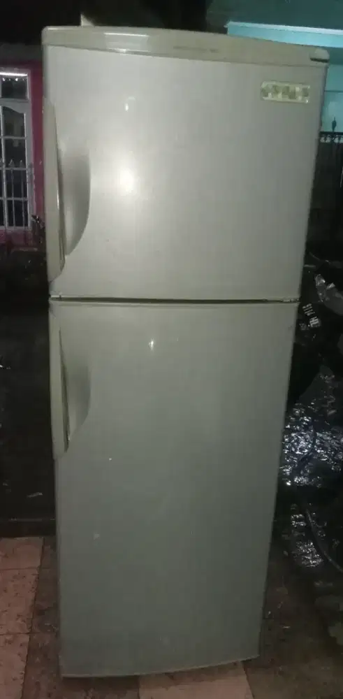 Kulkas dua pintu semi jumbo orian