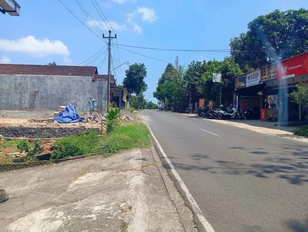 Tanah Tepi Jalan Raya Ramai Cocok Untuk Usaha