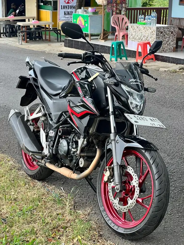 Dijual motor kesayangan Honda CB150R