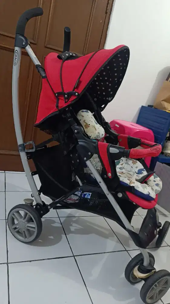Stroller Graco warna merah pulkadot