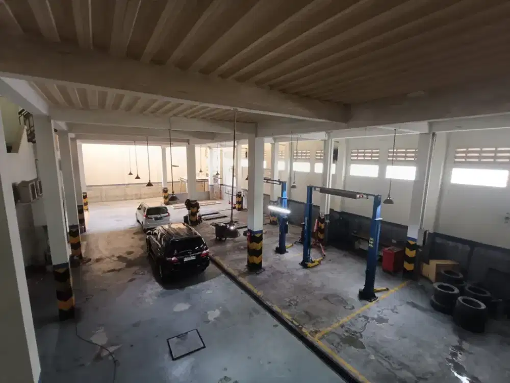 DIJUAL/SEWAKAN CEPAT GEDUNG SHOW ROOM INCLUDE BENGKEL JL.KARTINI GRAND DEPOK CITY.