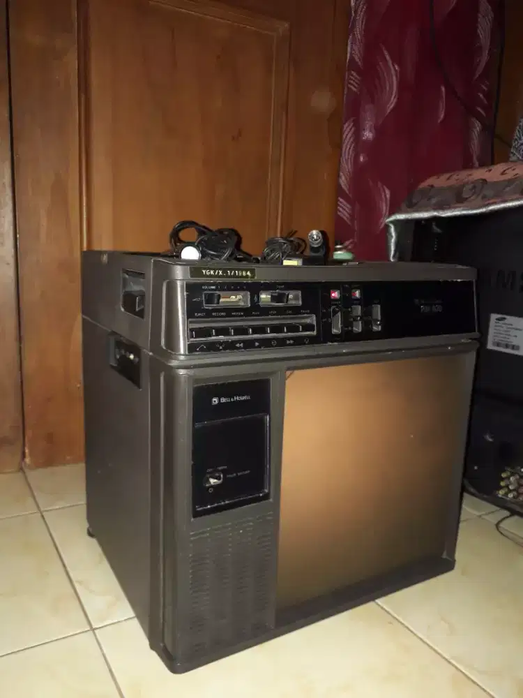 Proyektor bell&howell usa