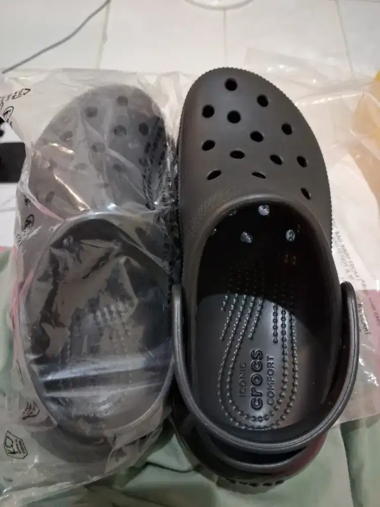 Sandal Crocs pria wanita