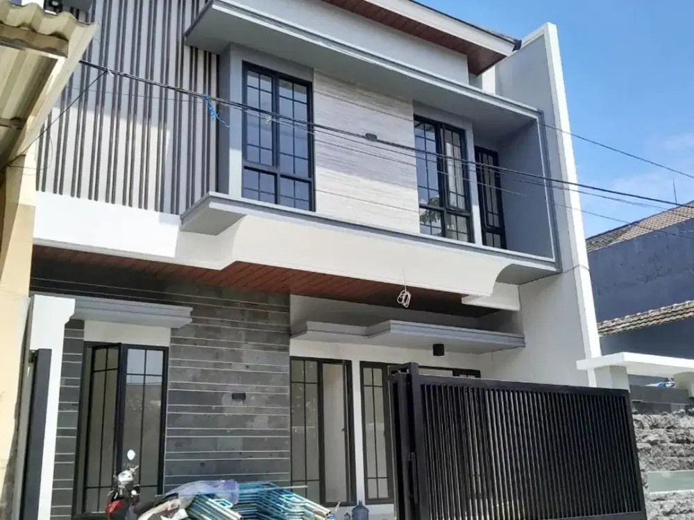Rumah Baru Gress di Wisma Permai Surabaya Timur, 2 Lantai, Minimalis, Hanya 2 menit ke Galaxy Mall !!! - EA -